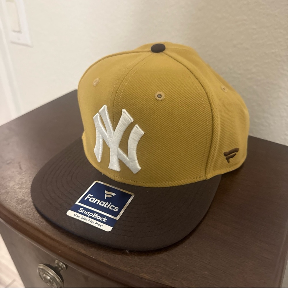 New York Yankees Inaugural 2009 Fanatics Cream and Brown Snapback Hat New!!